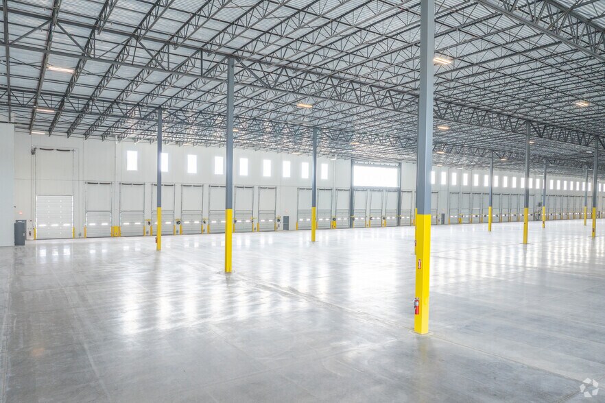 More Photos Of 55 Paradise Ln, Bay Shore Warehouse For Lease