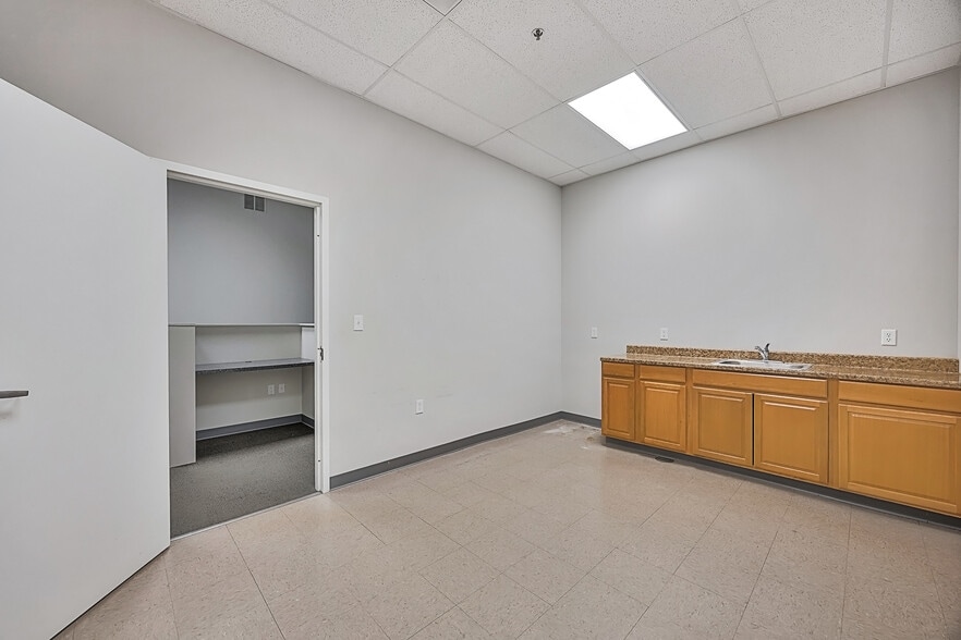More Photos Of 1035 Vandercar Dr, Florence General Retail For Lease