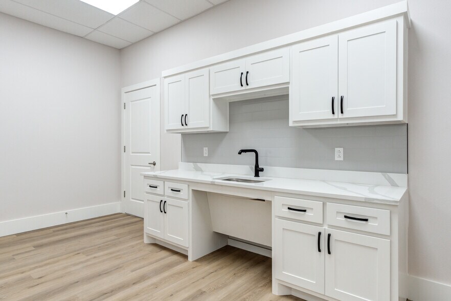 More Photos Of 3216 116th st, Lubbock Warehouse For Sale