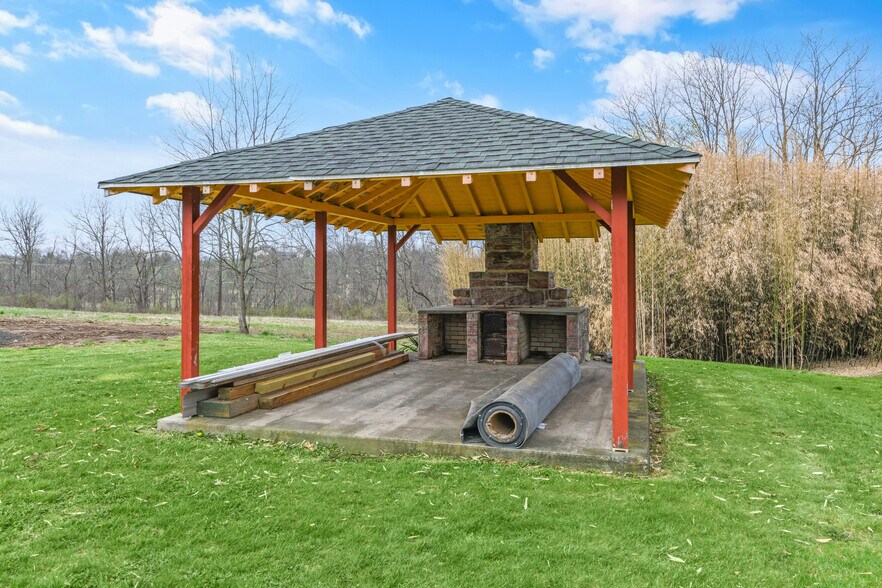 More Photos Of 140 Shartlesville Rd, Bernville Warehouse For Sale