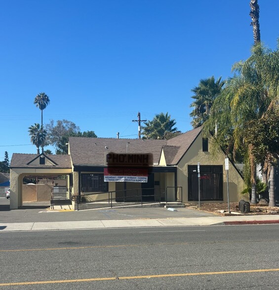 Primary Photo Of 6461 Brockton Ave, Riverside Restaurant For Lease