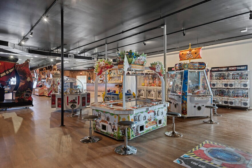 More Photos Of 3101 S MacArthur Blvd, Springfield Restaurant For Lease