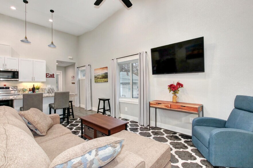 More Photos Of 1413-1415 Victorian Aly, Sacramento Apartments For Sale