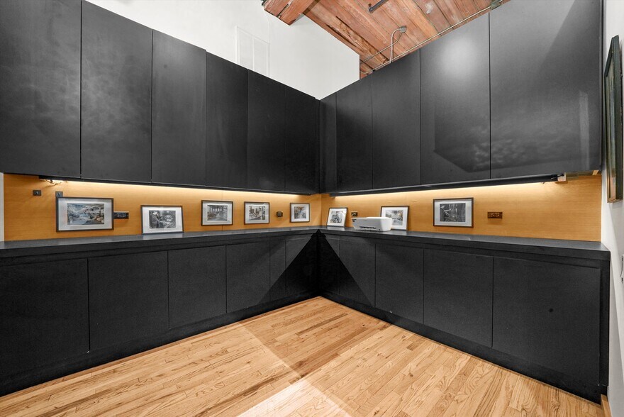 More Photos Of 1327 W Washington Blvd, Chicago Loft Creative Space For Lease