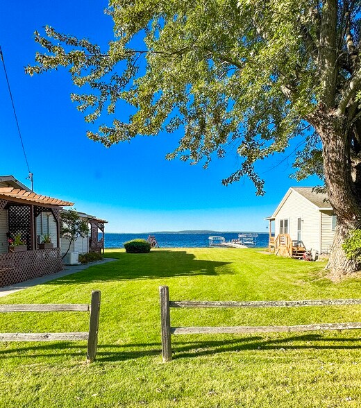 More Photos Of 752 W Faith St, Spruce Flex For Sale