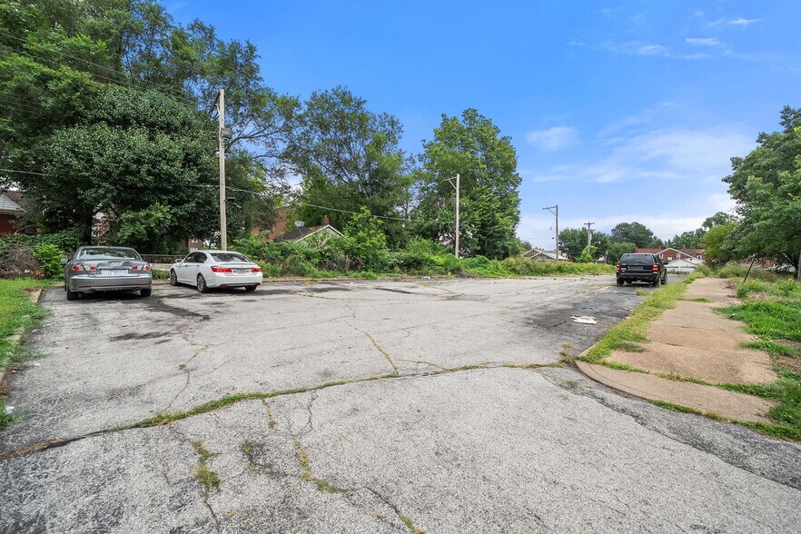 More Photos Of 8612 Halls Ferry Rd, Saint Louis Apartments For Sale