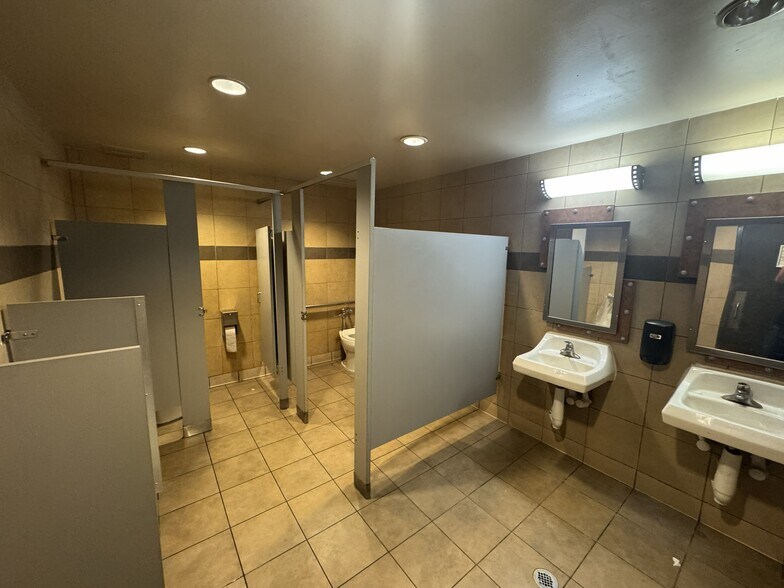 More Photos Of 73 Frazier Mountain Park Rd, Lebec Fast Food For Sale