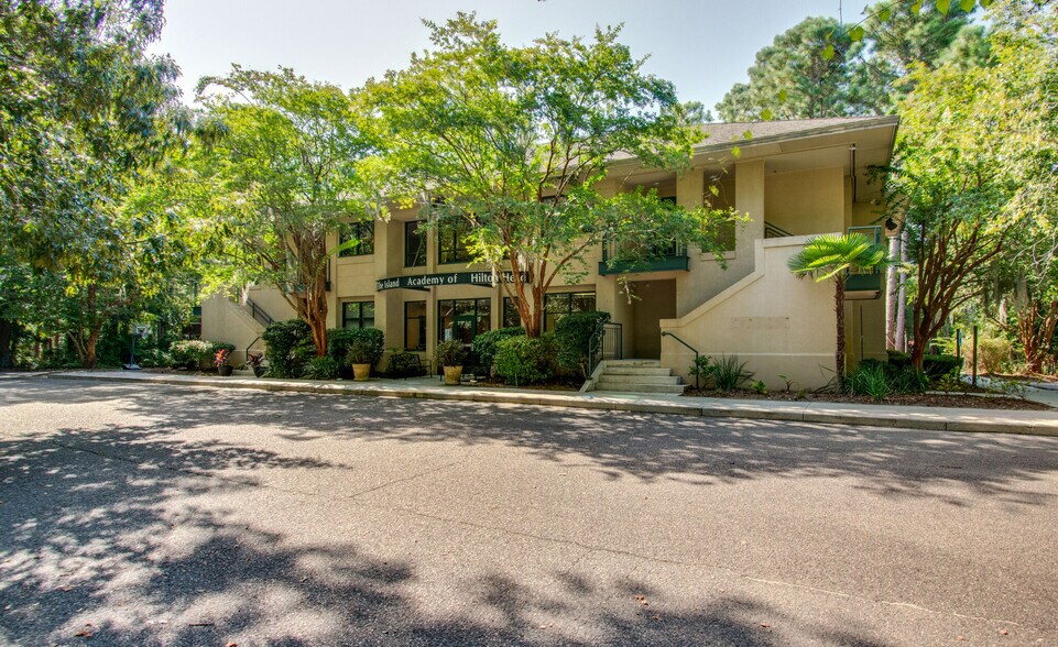 More Photos Of 5 Dunmore Ct, Hilton Head Office Residential For Sale
