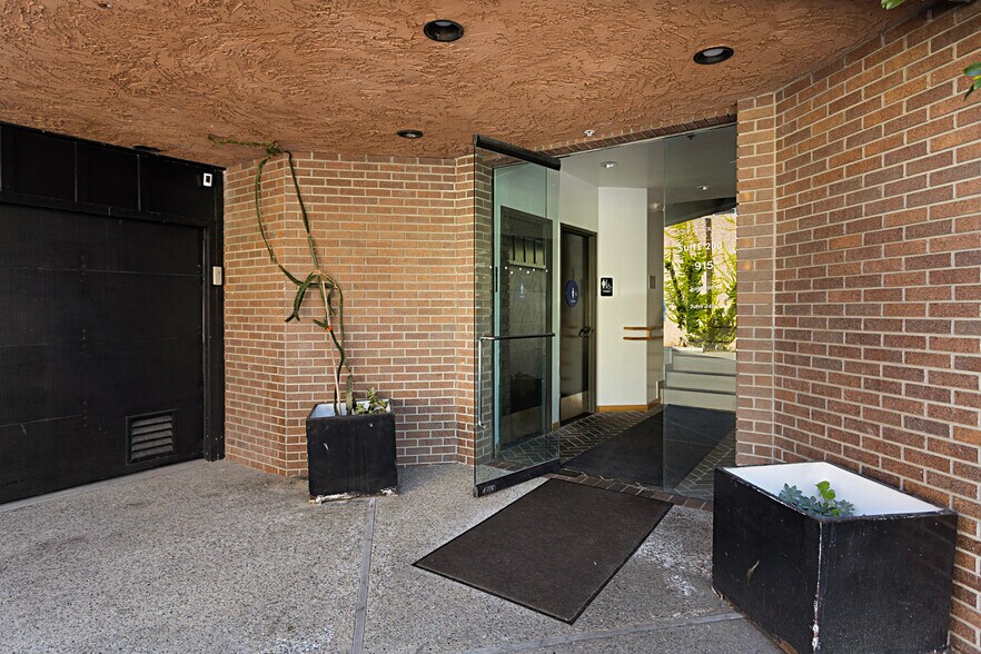 More Photos Of 915 Camino del Mar, Del Mar Office Residential For Lease