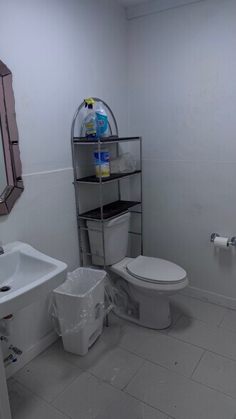 More Photos Of 1847 NW 21st St, Miami Warehouse For Lease