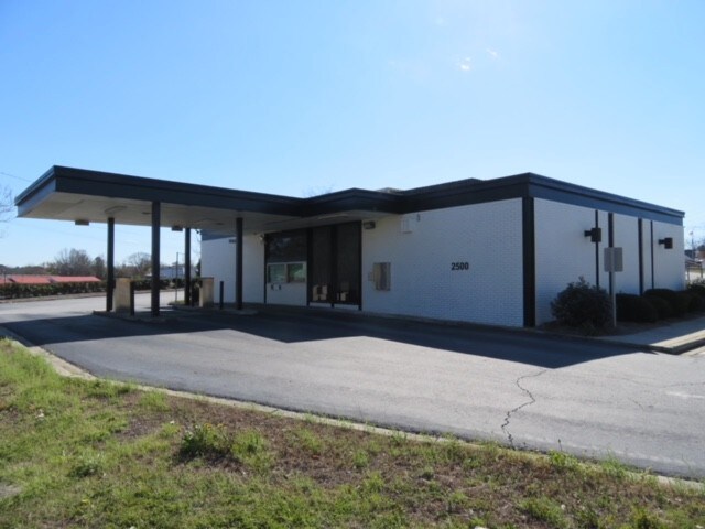 More Photos Of 2500 Charleston Hwy, Cayce Bank For Lease