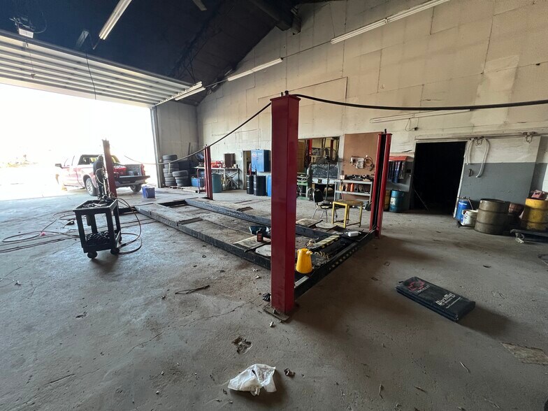 More Photos Of 410 E Chatham St, Metamora Industrial For Sale