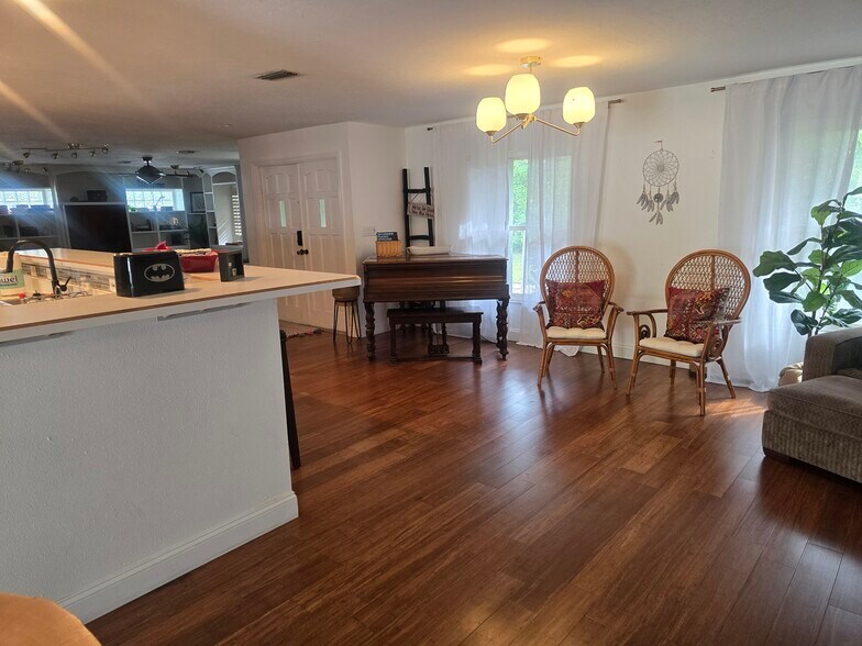 More Photos Of 108 75th St W, Bradenton Multifamily For Sale