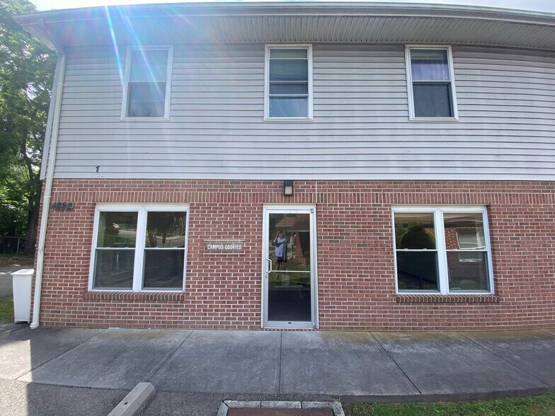 Primary Photo Of 1282 N Main St, Blacksburg Office Residential For Lease