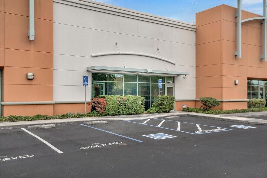 More Photos Of 5380 Gateway Plaza Dr, Benicia Industrial For Sale
