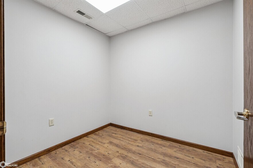 More Photos Of 3031 Flint Hills Dr, Burlington Office For Sale