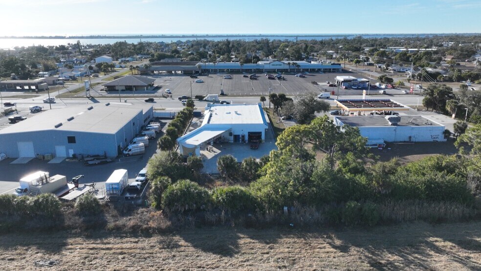 More Photos Of 287 S Indiana Ave, Englewood Freestanding For Sale