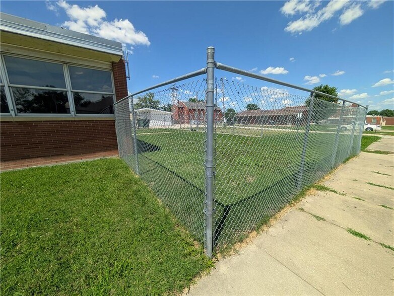 More Photos Of 910 New York St, Humboldt Freestanding For Sale