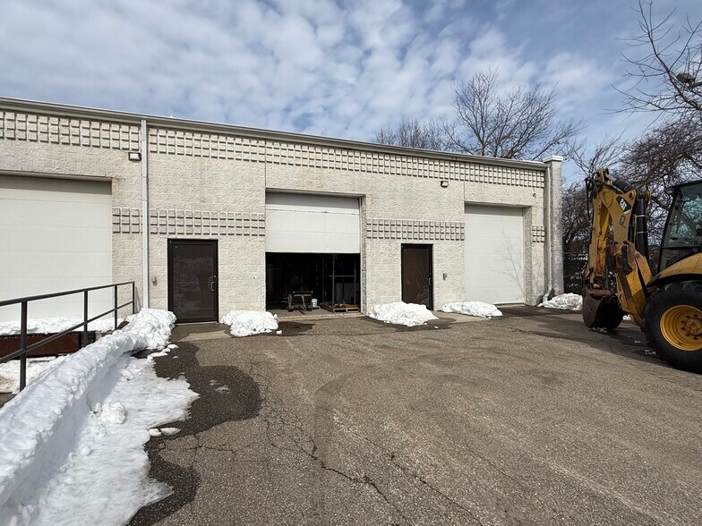 More Photos Of 1545 Ocean Ave, Bohemia Warehouse For Lease