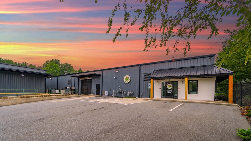 More Photos Of 1907 Gateway Blvd, Charlotte Warehouse For Sale