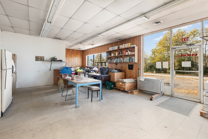 More Photos Of 330 N Front St, Ripley Flex For Sale