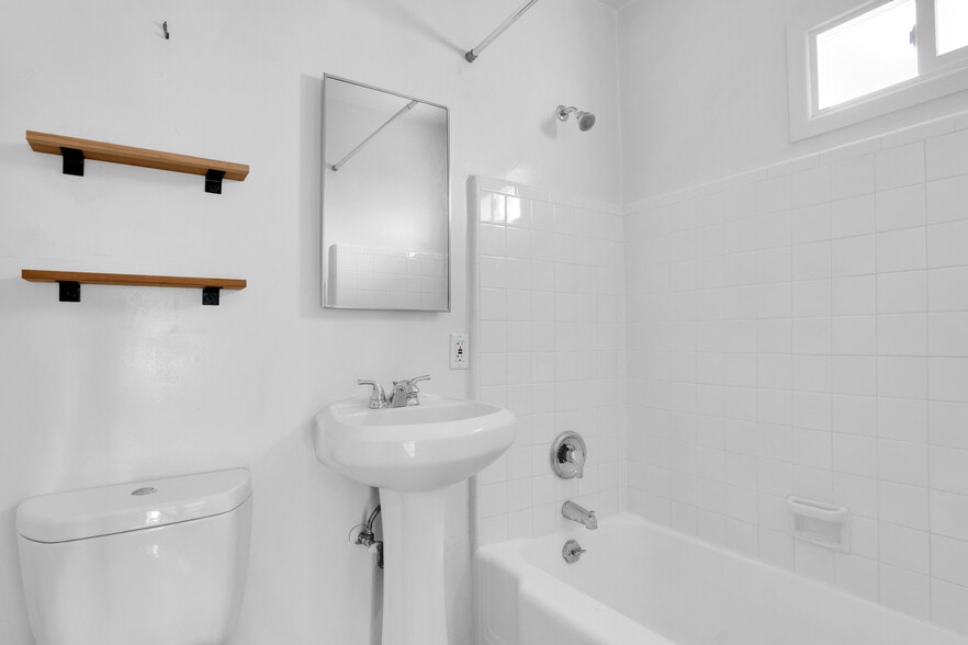 More Photos Of 2440 Arizona Ave, Santa Monica Apartments For Sale