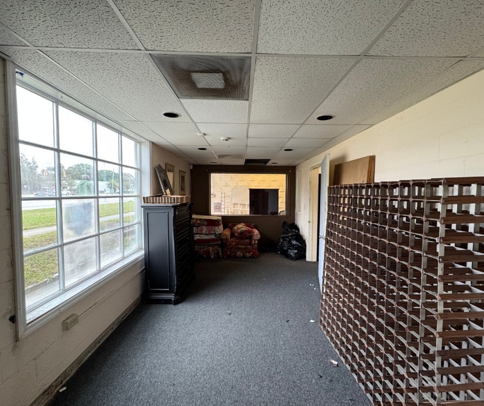 More Photos Of 4767 Rivers Ave, Charleston Warehouse For Lease