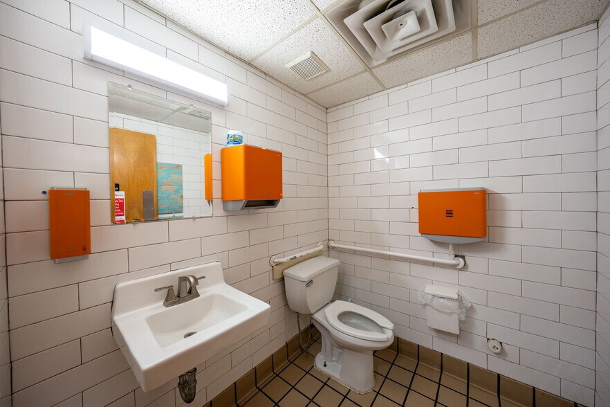 More Photos Of 36 Main St, Hamburg Flex For Sale