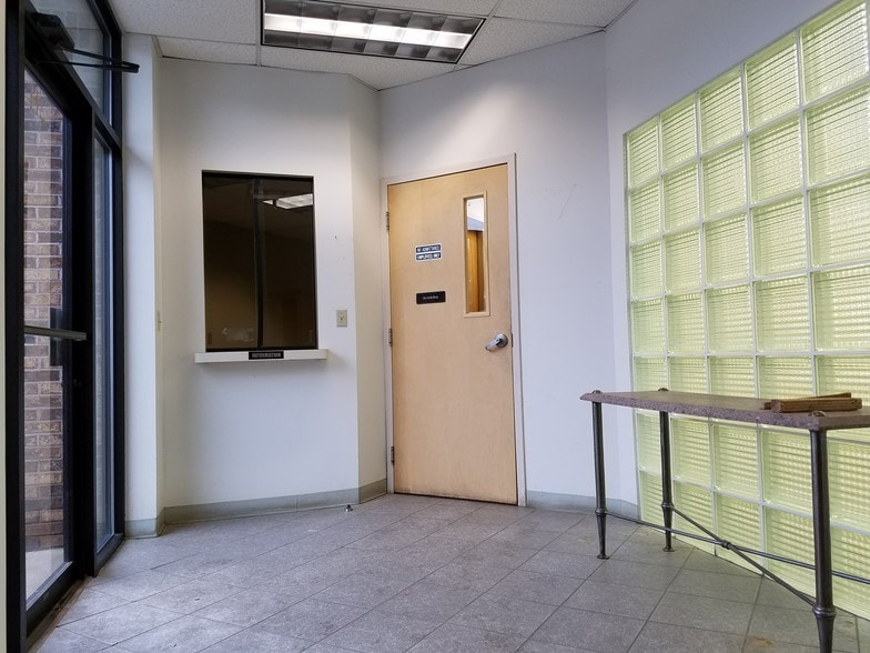 More Photos Of 400 Chapel Rd, South Windsor Light Manufacturing For Sale