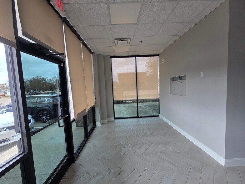 More Photos Of 1925 Pearland Pky, Pearland Storefront For Lease