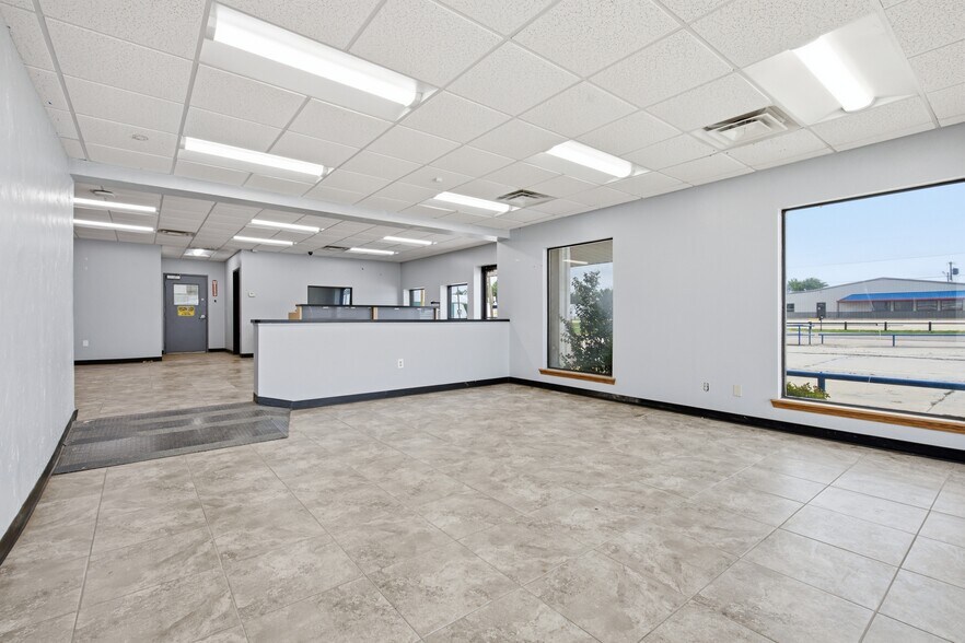More Photos Of 1300 N Broadway Ave, Ada Warehouse For Sale