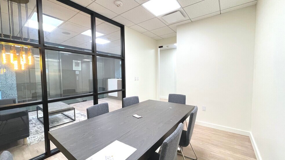 More Photos Of 6100 Corporate Dr, Houston Office For Sale