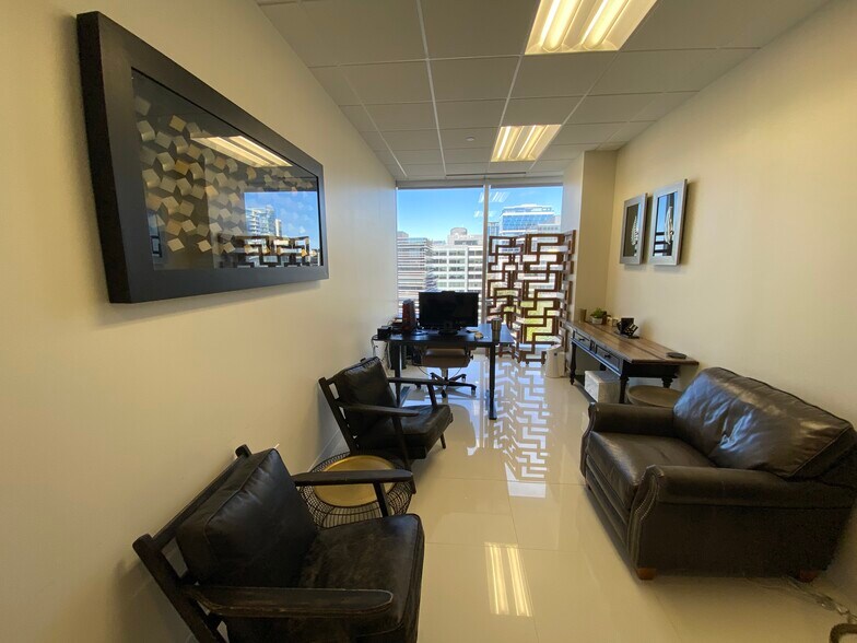 More Photos Of 2501 N Harwood St, Dallas Office For Lease