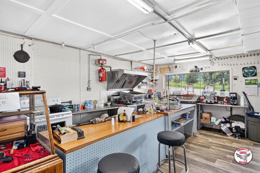 More Photos Of 2969 Moodyville Rd, Byrdstown General Retail For Sale