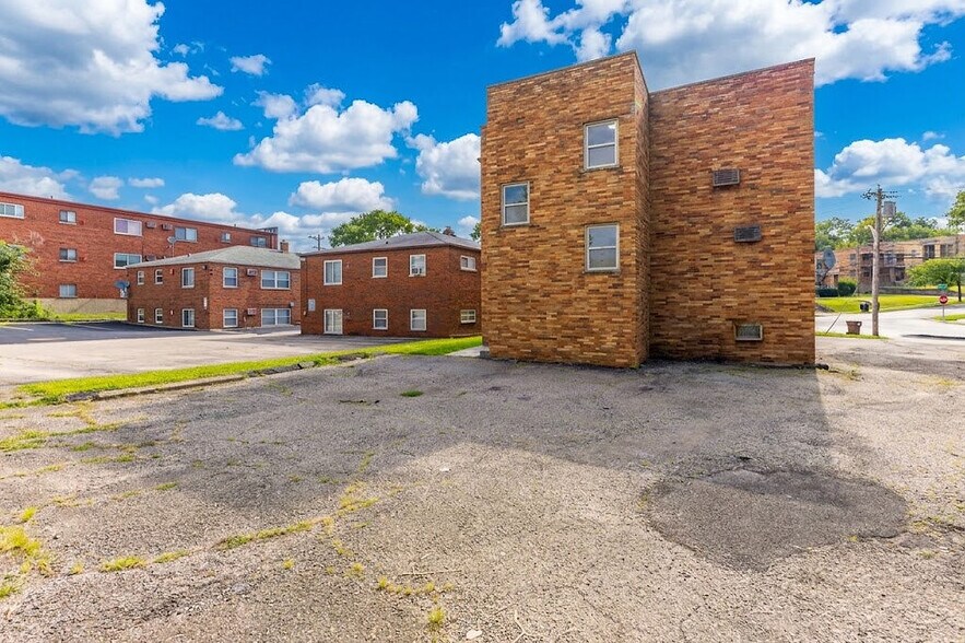 More Photos Of 3331 Parkcrest Ln, Cincinnati Apartments For Sale