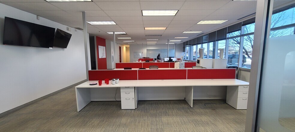 More Photos Of 2400 Pilot Knob Rd, Mendota Heights Light Manufacturing For Lease