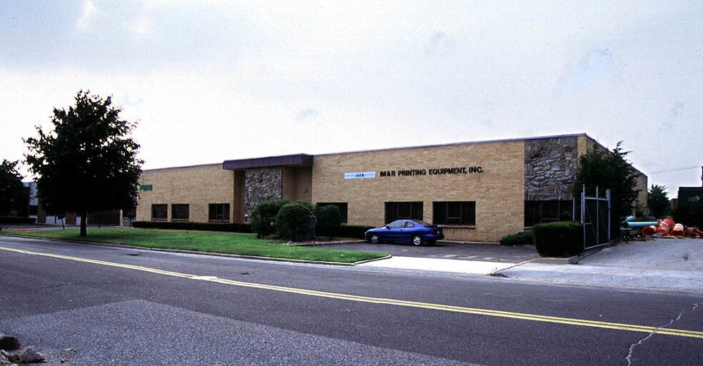 Primary Photo Of 155 Sherwood Ave, Farmingdale Manufacturing For Lease
