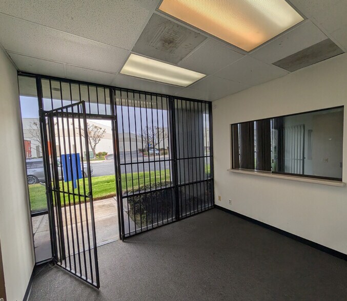 More Photos Of 3834 Wacker Dr, Jurupa Valley Warehouse For Sale