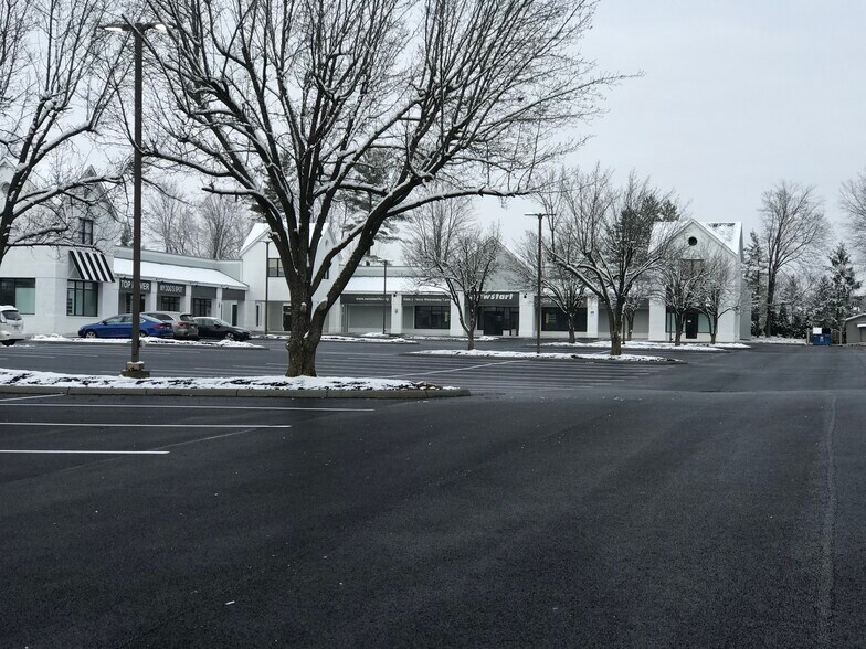 More Photos Of 120-180 E Olentangy St, Powell Unknown For Lease