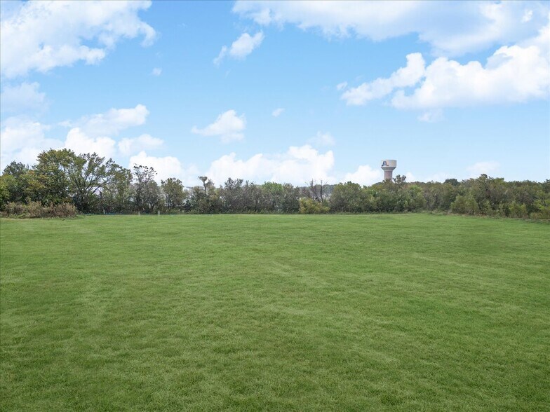 More Photos Of 7911-7923 US Business Highway 287, Arlington Land For Sale