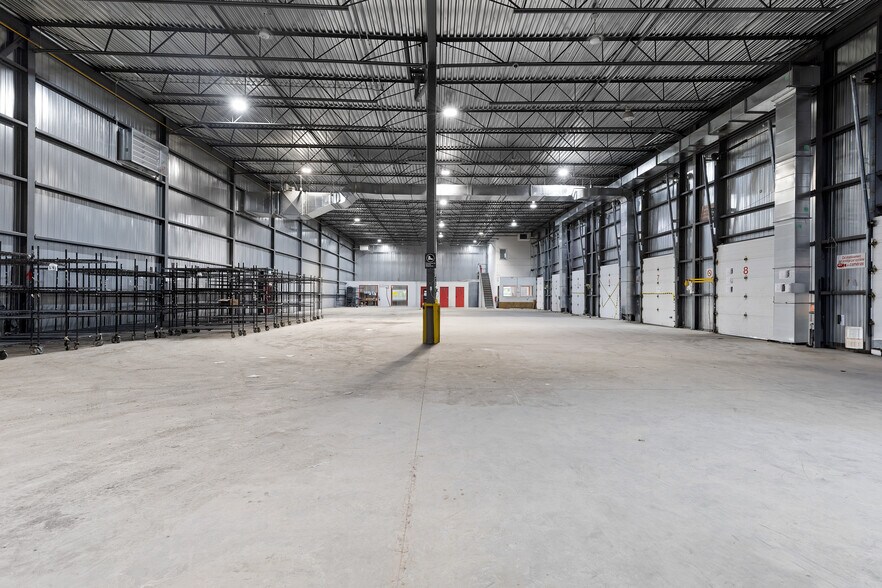 More Photos Of 1665 Rue Atmec, Gatineau Distribution For Lease
