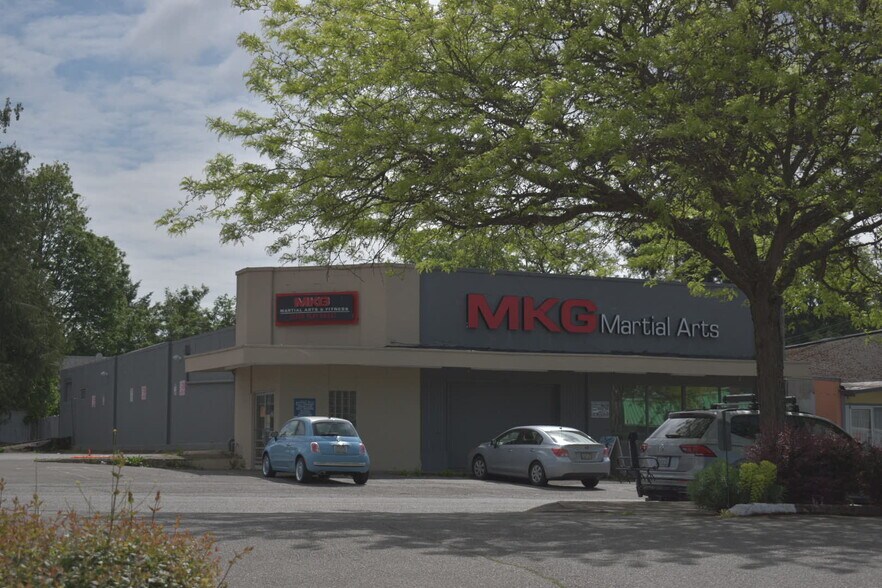 More Photos Of 11552 15th Ave NE, Seattle Auto Repair For Sale