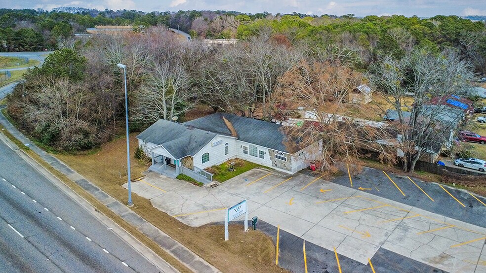 More Photos Of 4849 Mercer University Dr, Macon-Bibb Storefront For Sale