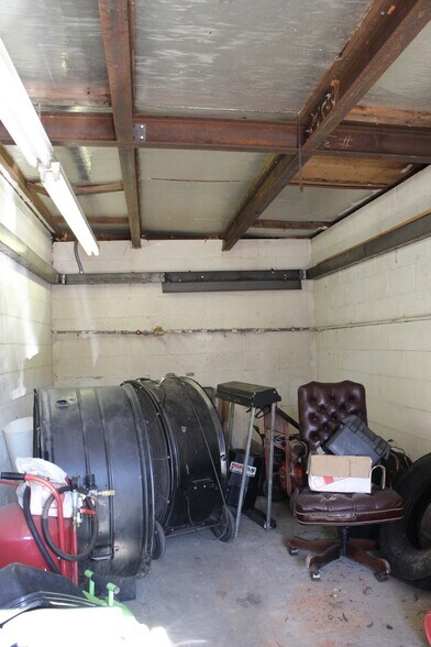 More Photos Of 994 Rhyne Rd, Clover Light Manufacturing For Sale