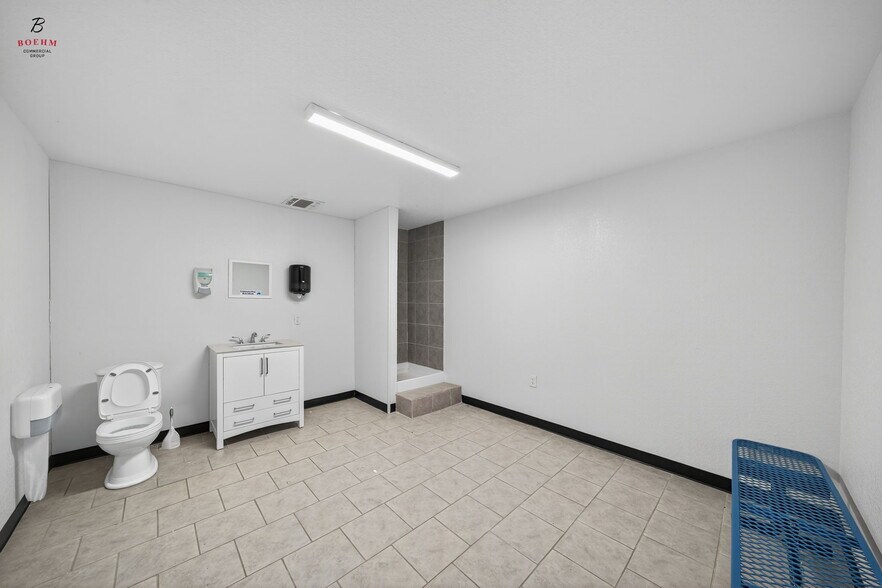 More Photos Of 833 County Road 583, La Coste Research And Development For Sale