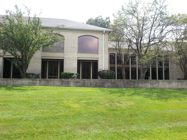 More Photos Of 3040 Riverside Dr, Upper Arlington Office For Lease