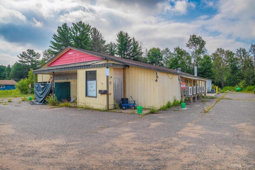 More Photos Of 154 Evergreen St, Republic Storefront For Sale