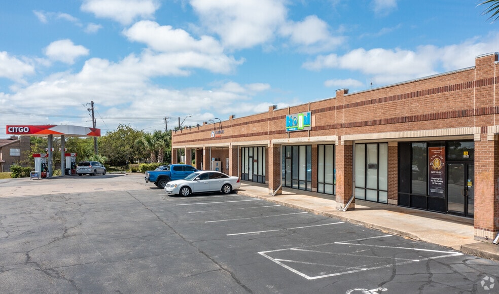 More Photos Of 1006 E Yager Ln, Austin Unknown For Lease