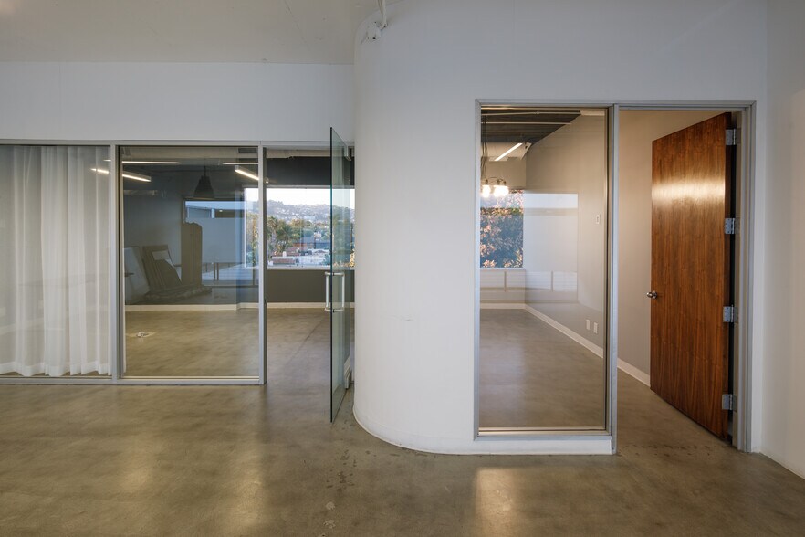 More Photos Of 8065-8075 W 3rd St, Los Angeles Loft Creative Space For Lease