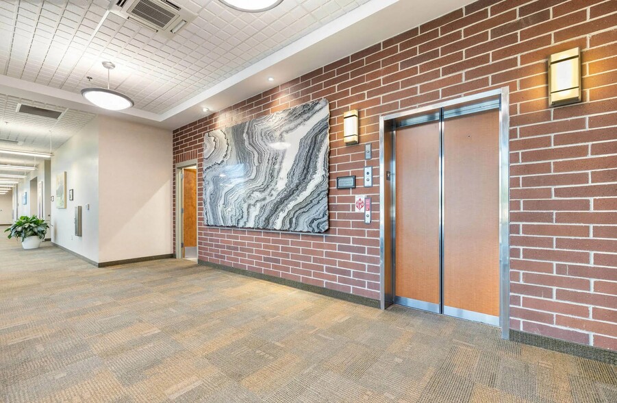 More Photos Of 704 E United Heritage Ct, Meridian Office For Sale